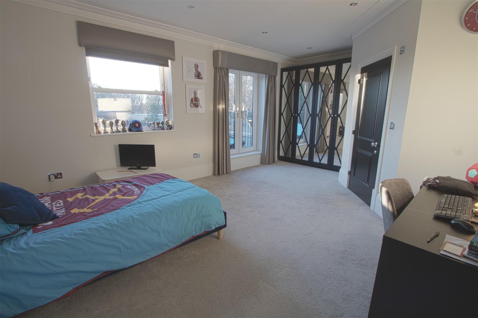 Noak Hill Road, Billericay Parabar Estates